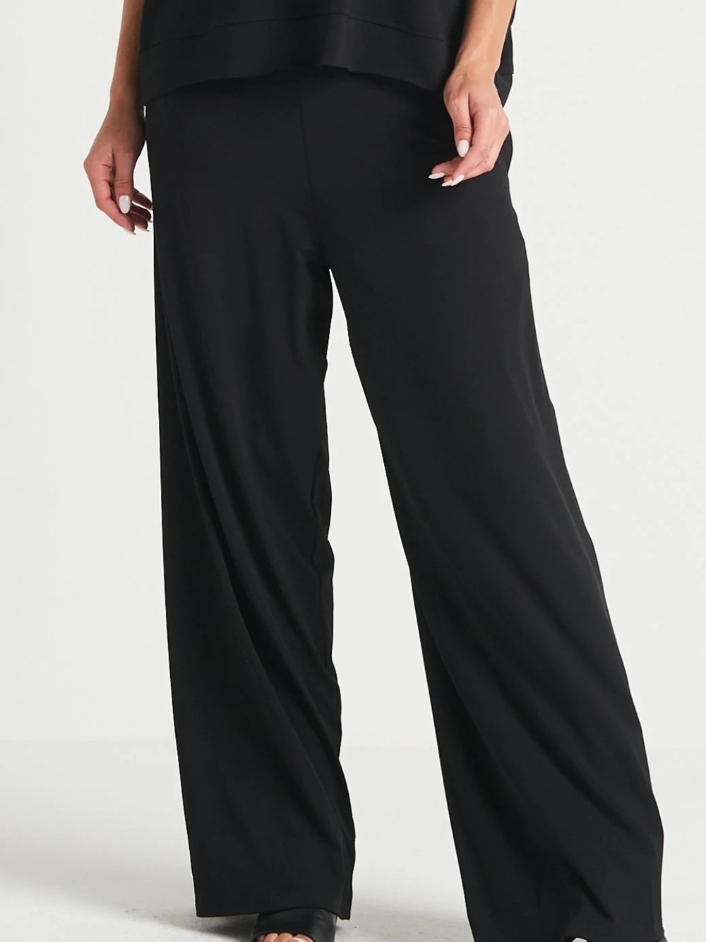 Relaxed High-Waist Black Wide-Leg Pants